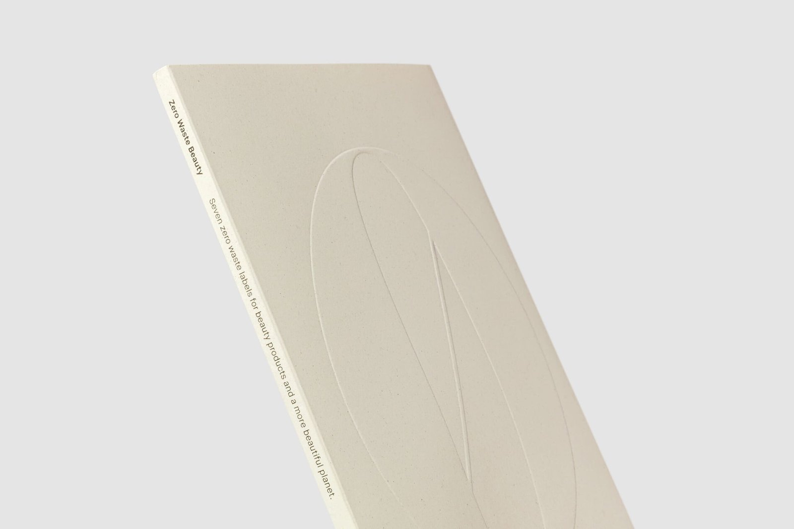 Detalle de la cubierta del catálogo Zero Waste de papeles biodegradables de Avery Dennison