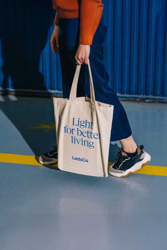 Totebag con tagline Light for Better Living para LedsC4