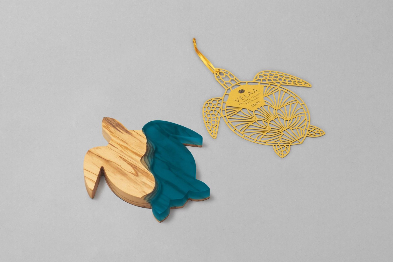 Packaging de lujo y diseño de producto para Resort Velaa: postales navideñas con forma de tortuga