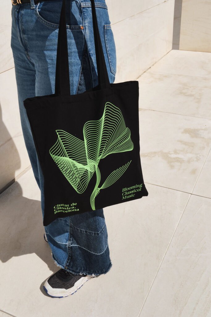 Tote bag de la temporada 24-25 de Barcelona Obertura con branding cultural