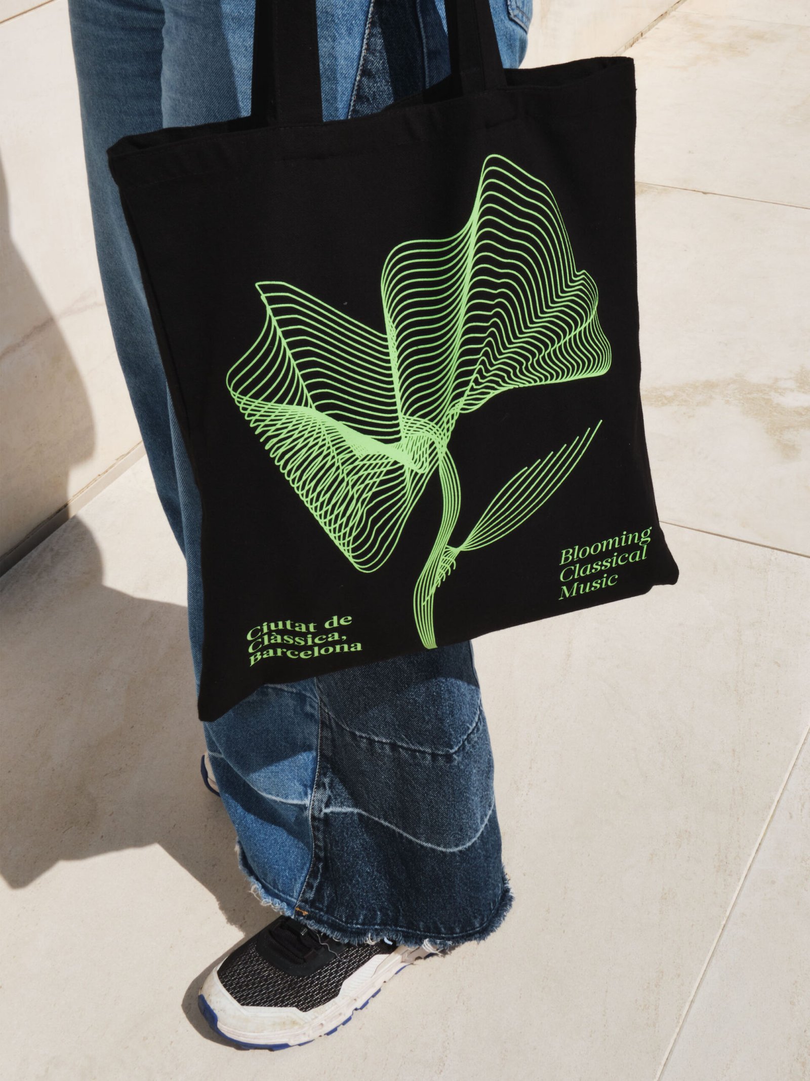 Tote bag de la temporada 24-25 de Barcelona Obertura con branding cultural