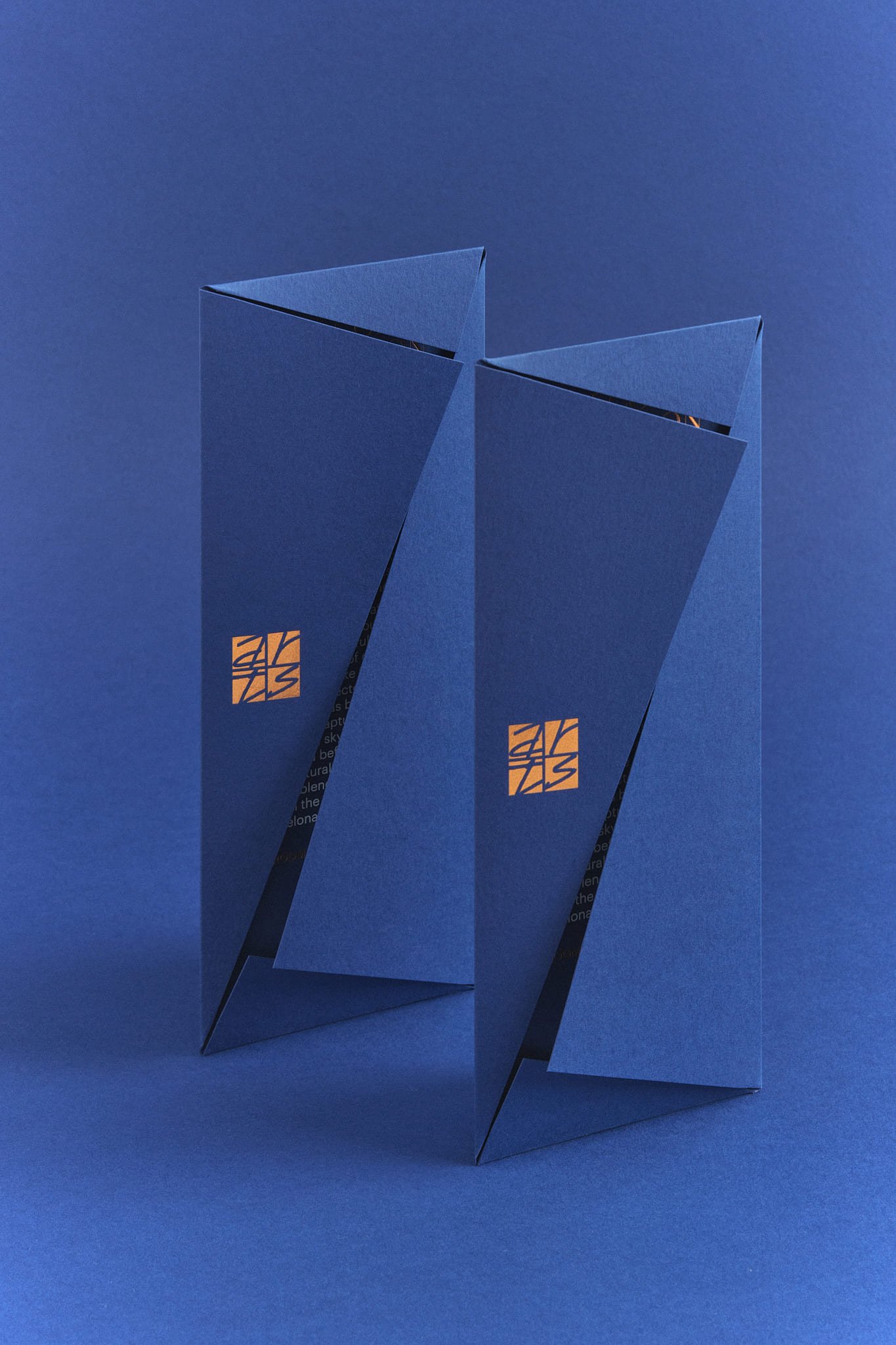 Packaging de la room card del Hotel Arts con referencias a Bruce Graham