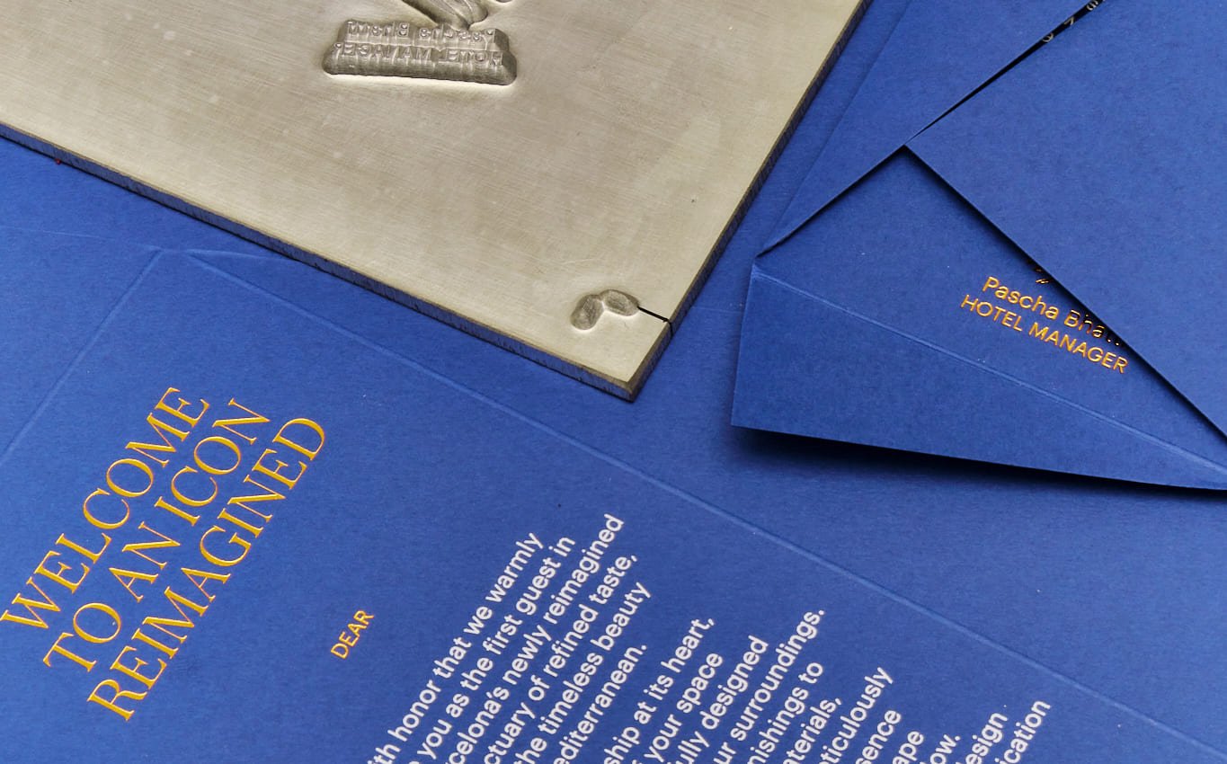 Placas de golpe seco utilizadas para crear el relieve del packaging del Hotel Arts Barcelona